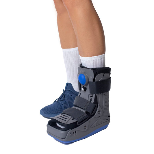 Brace Direct Short Medical Walking Boot with Air Pump - Lightweight Orthopedic Fracture Boot for Foot & Ankle Injury Recovery with Toe Guard (Medium - US Shoe Size Men 7.5-10 / Women 8.5-11.5)