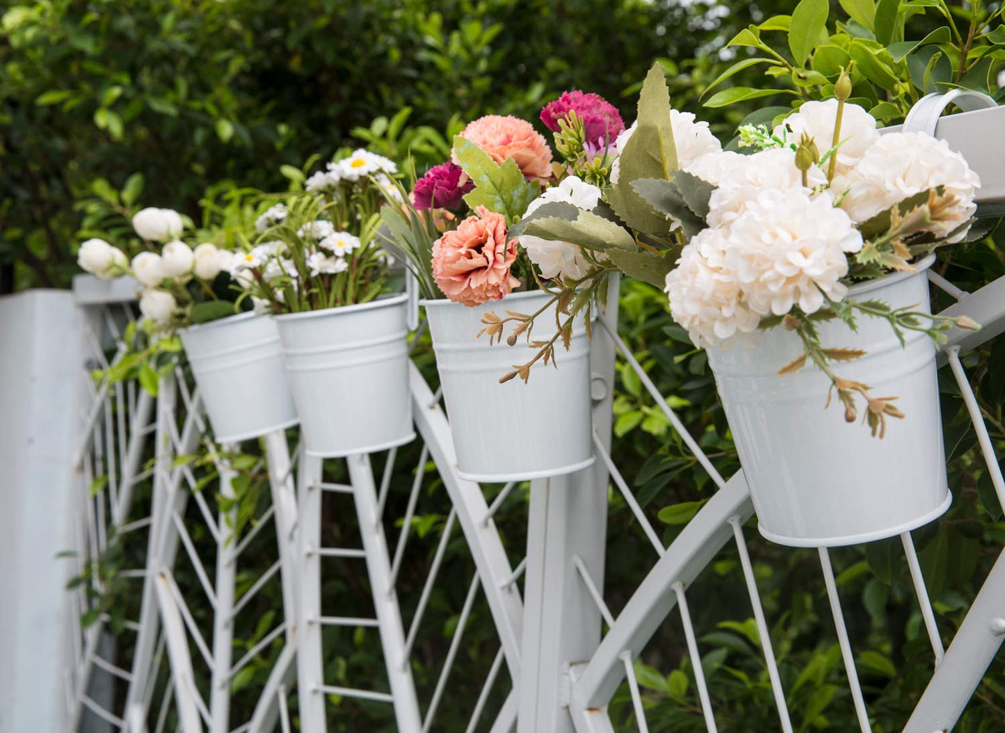 Dahey 10 Pcs Hanging Flower Pots Metal Iron Bucket Planter for Railing Fence Balcony Garden Home Decoration Flower Holders with Detachable Hooks, White, 4 Inches