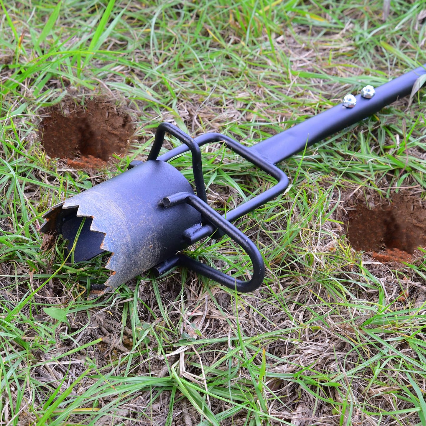 Omesata Sod Plugger, Bulb Planter with Long Handle and Serrated Base Garden Tool, Bulb Transplanter Also Grass Plug Tool for Digging Holes to Plant Tulips, Iris, Daffodils